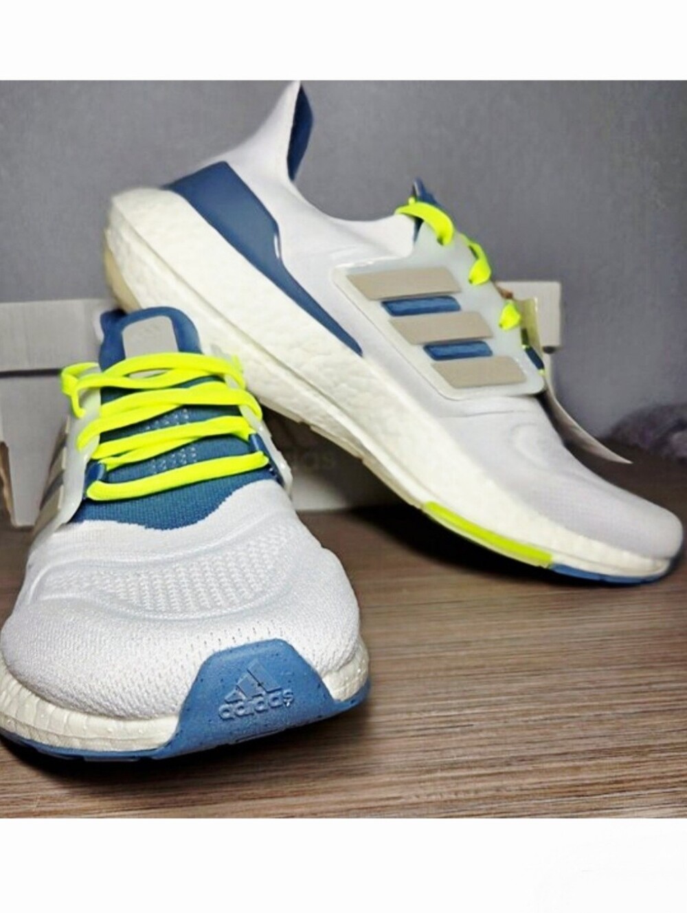 Adidas Ultraboost 22 Running Shoes – White,Grey,Blue,Yellow : Size W 6.5. NEW - Picture 4 of 12